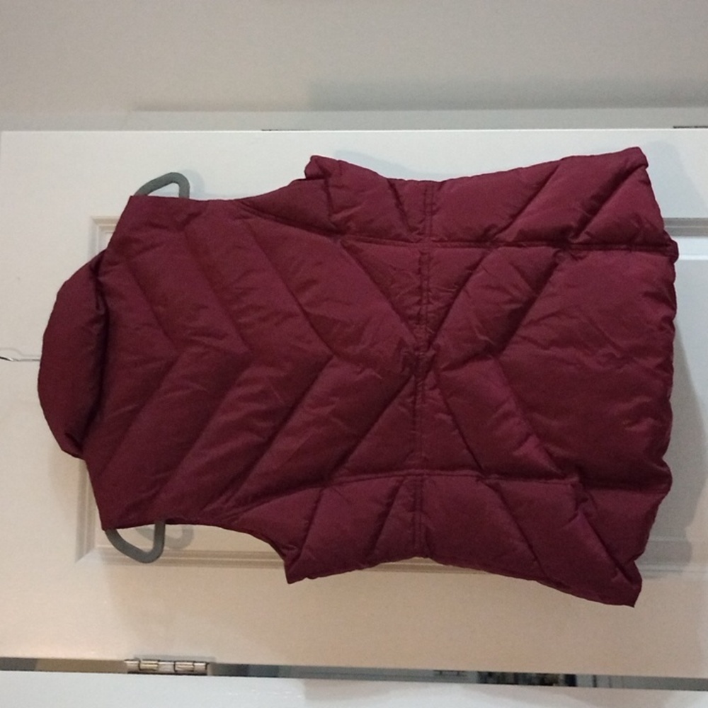 J. Crew Burgundy Puffer Vest Silver Button Details With Feather/Down Fill Size M - Picture 6 of 6